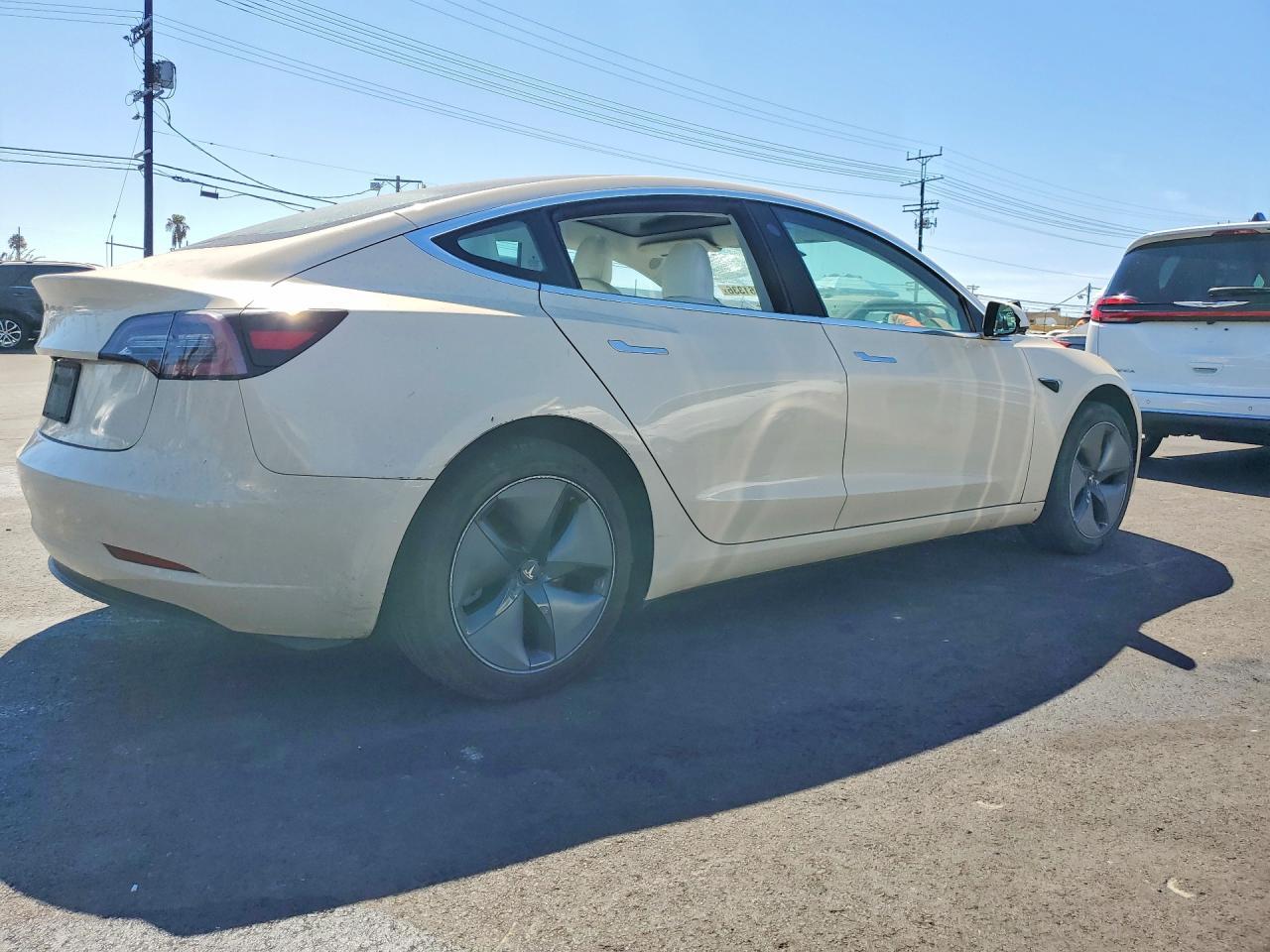 2019 Tesla Model 3 - zdjęcie 3