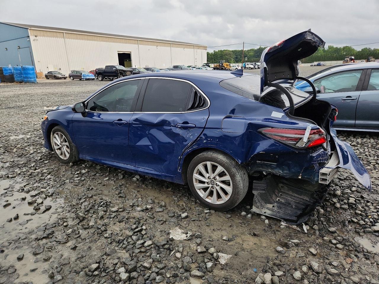 2024 Toyota Camry Le - zdjęcie 2