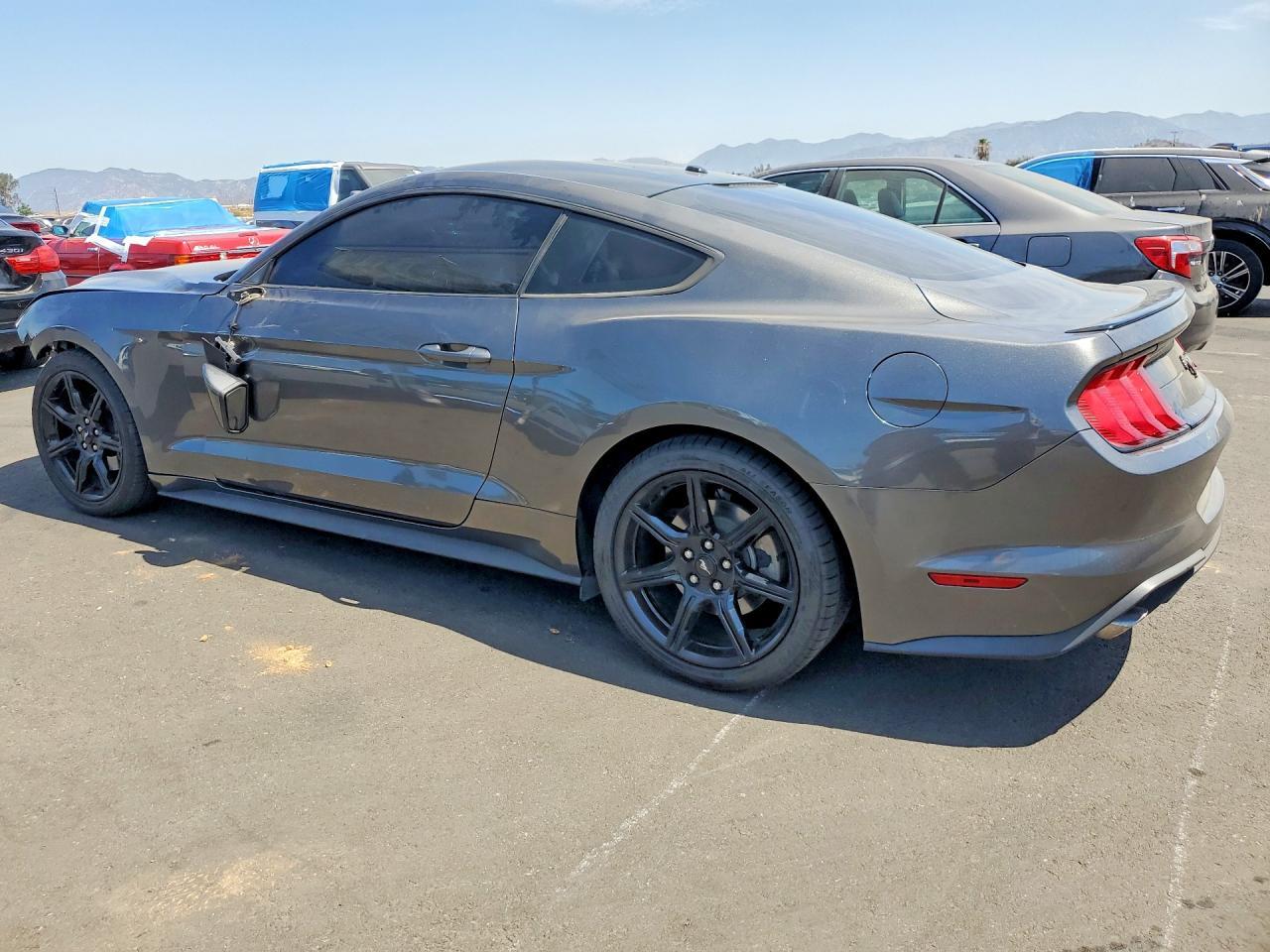 2019 Ford Mustang - zdjęcie 2