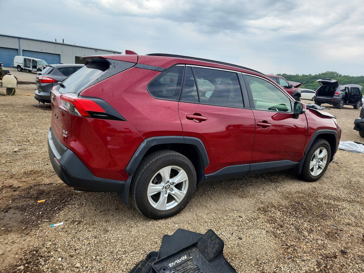2020 Toyota Rav4 Xle - zdjęcie 3
