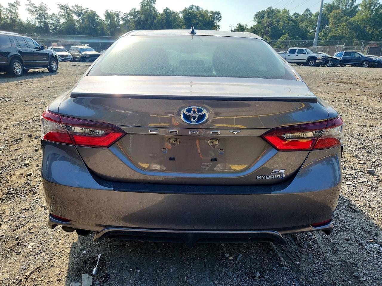 2022 Toyota Camry Hybrid Se - zdjęcie 6