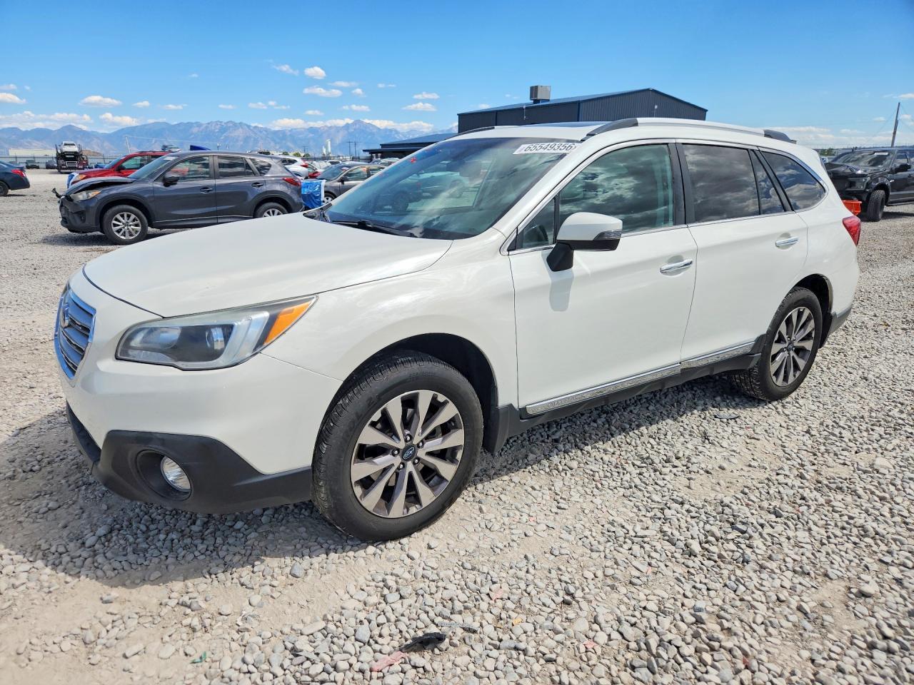 2017 Subaru Outback Touring - zdjęcie główne