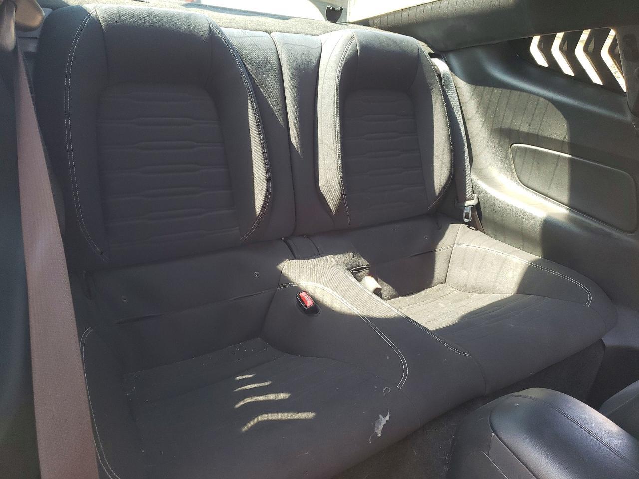 2017 Ford Mustang Base - zdjęcie 10