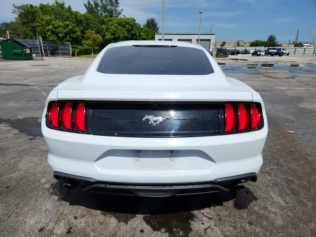 2018 Ford Mustang - zdjęcie 6