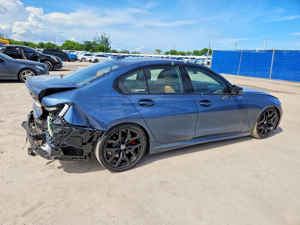 2025 BMW 330I - zdjęcie 3