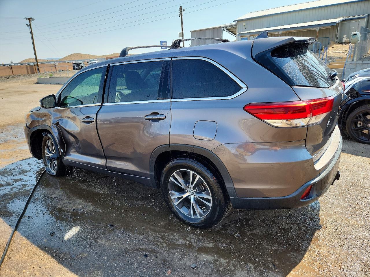 2017 Toyota Highlander Le Plus - zdjęcie 2