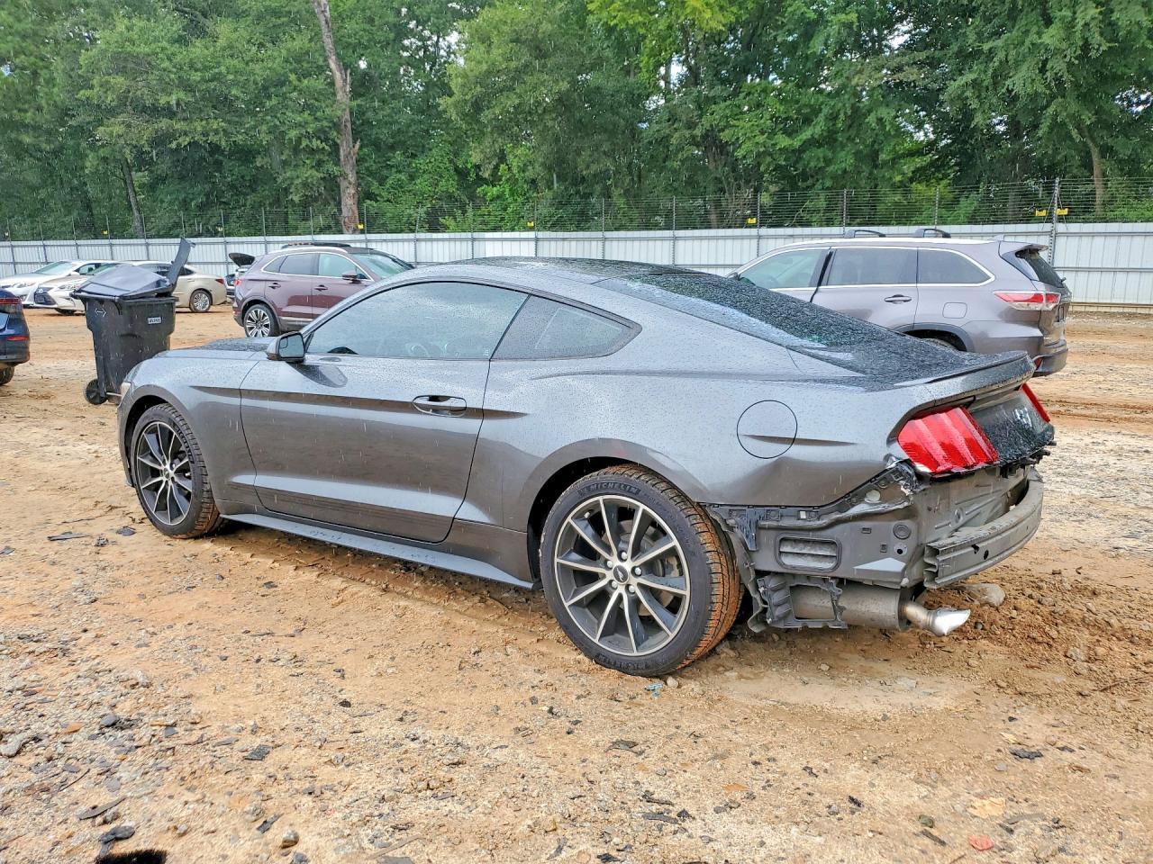 2016 Ford Mustang - zdjęcie 2