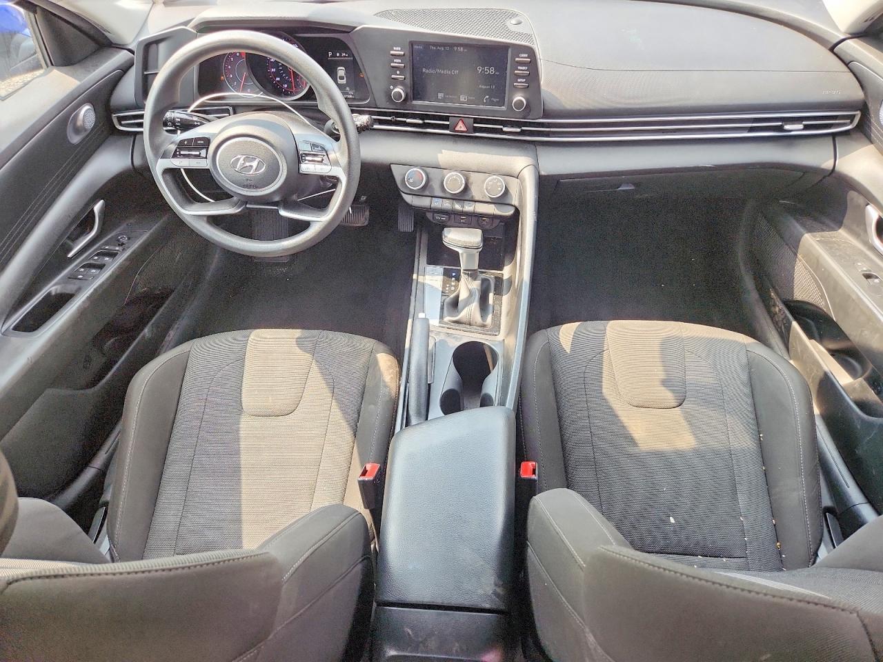2021 Hyundai Elantra Se - zdjęcie 8