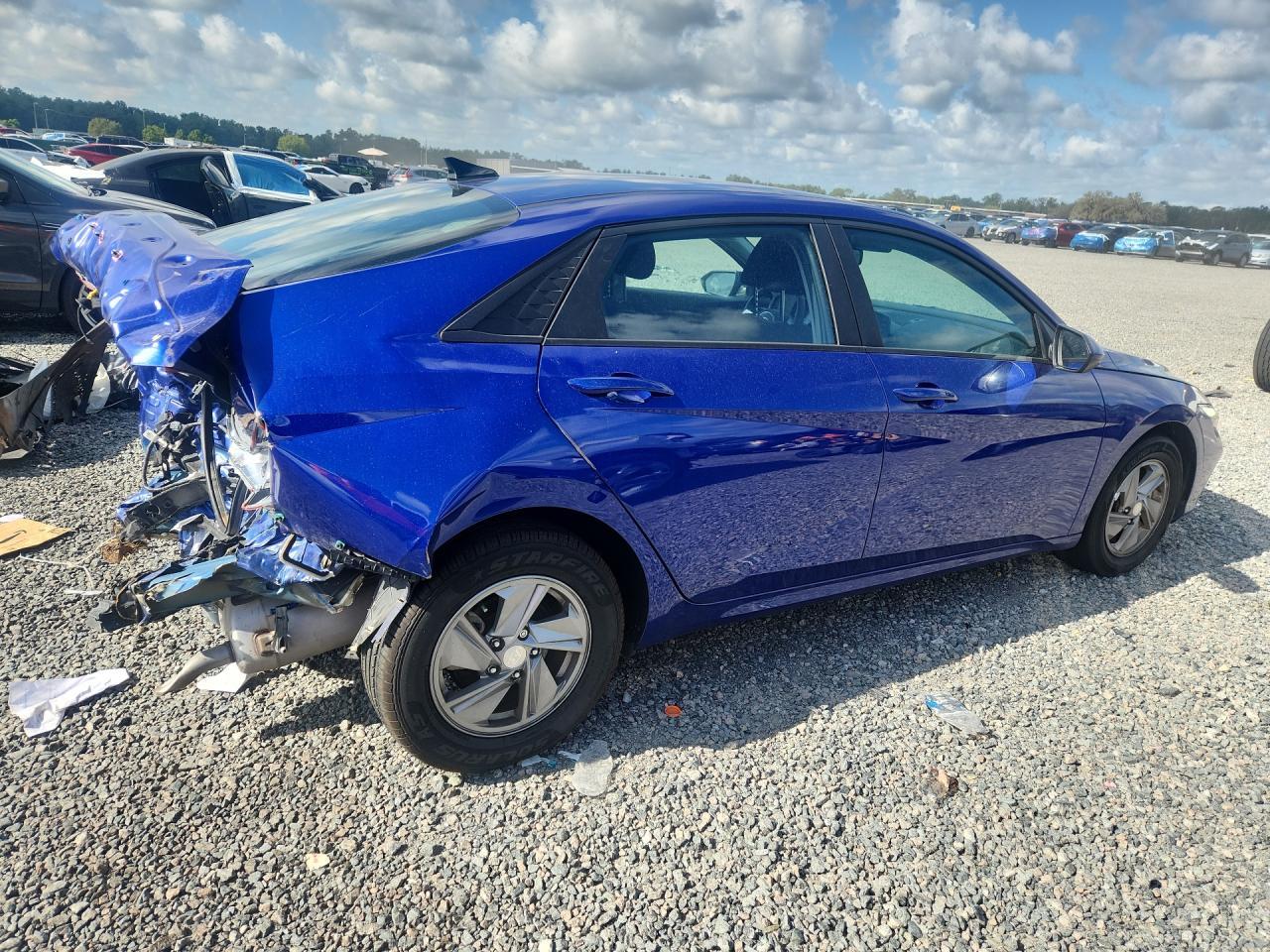 2024 Hyundai Elantra Se - zdjęcie 3