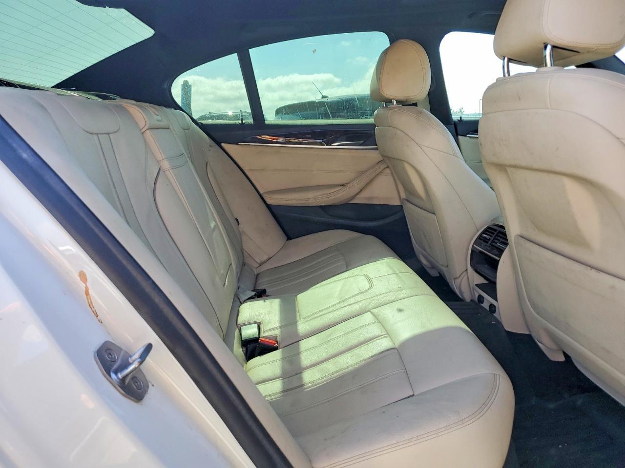 2019 BMW 530 I - zdjęcie 10