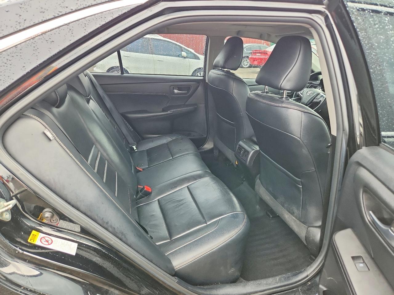 2016 Toyota Camry Hybrid - zdjęcie 10