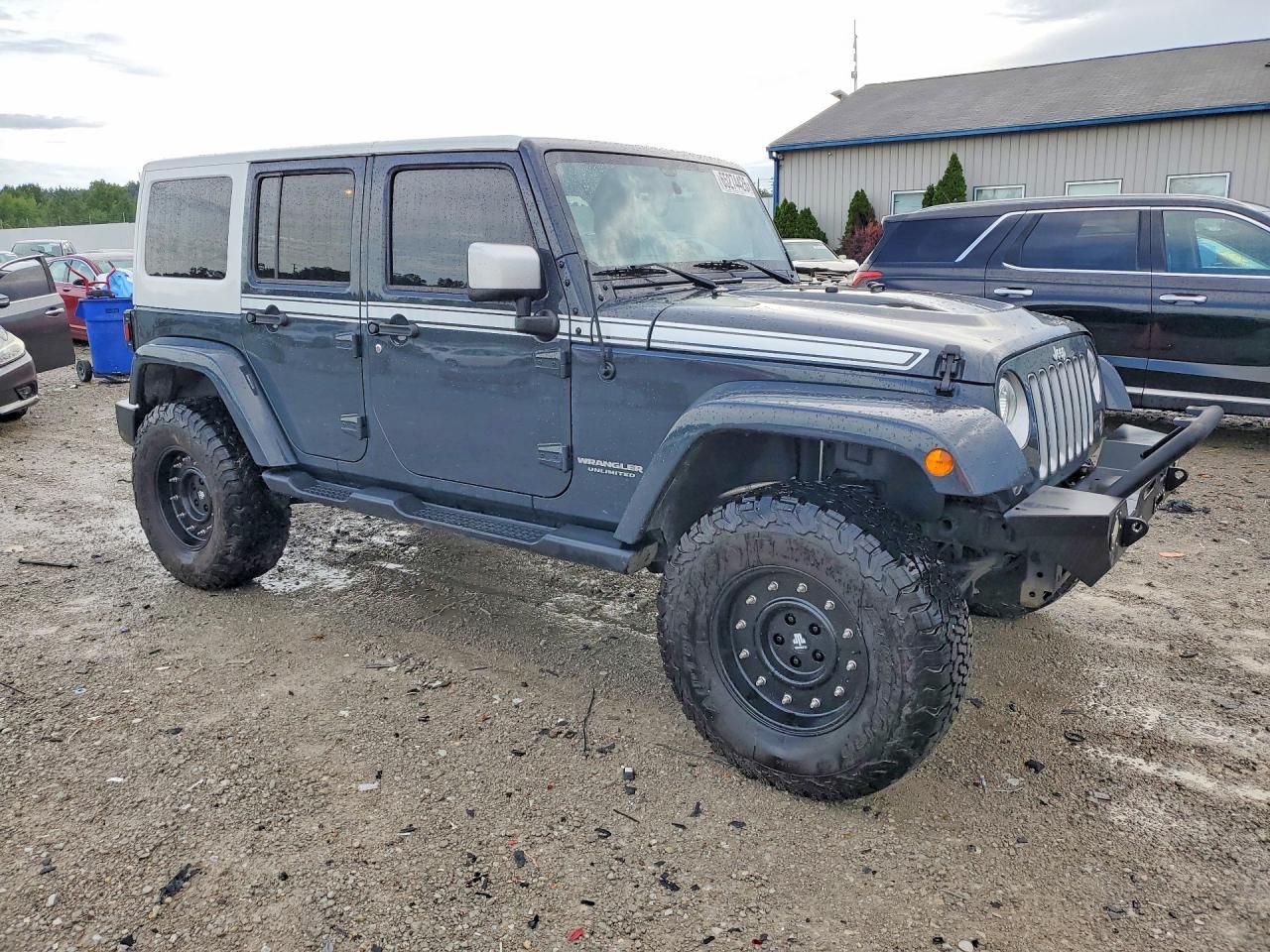 2017 Jeep Wrangler Unlimited Sahara - zdjęcie 4