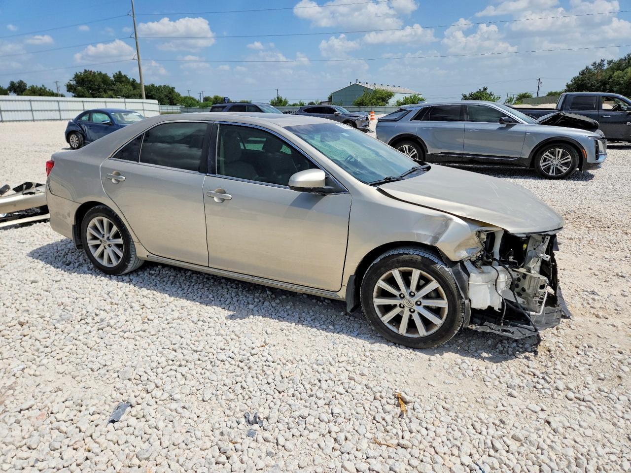 2014 Toyota Camry Xle - zdjęcie 4