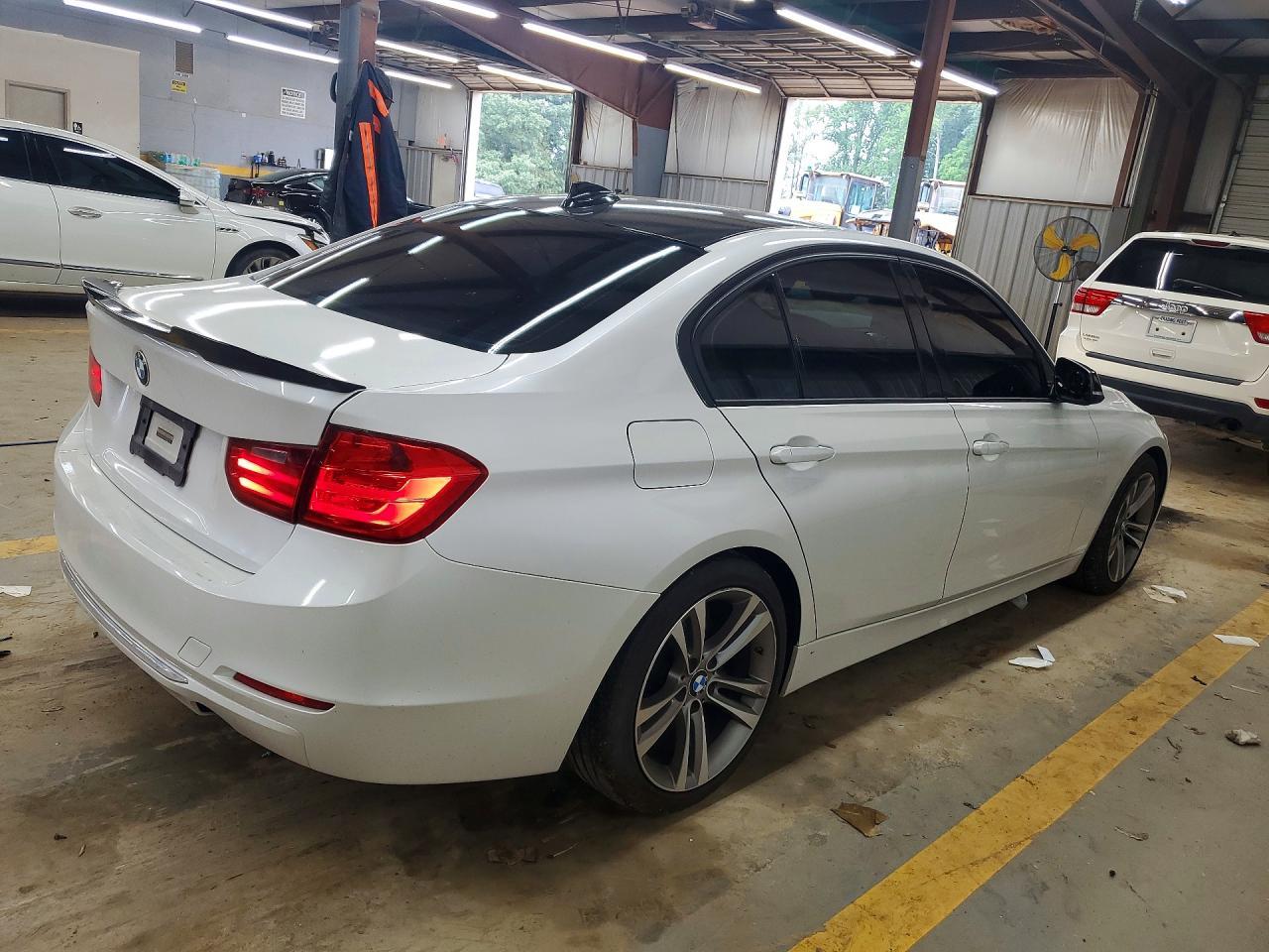 2013 BMW 335 I - zdjęcie 3