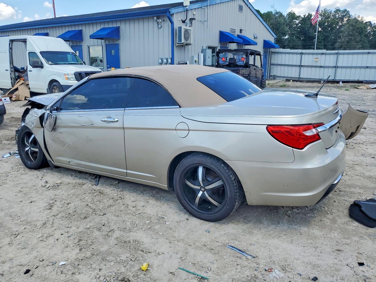 2013 Chrysler 200 Limited - zdjęcie 2