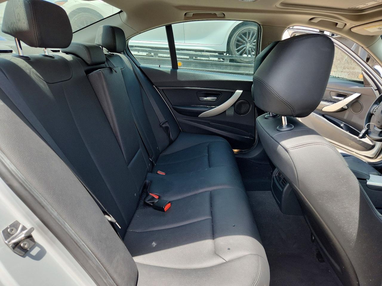 2016 BMW 320 I - zdjęcie 10