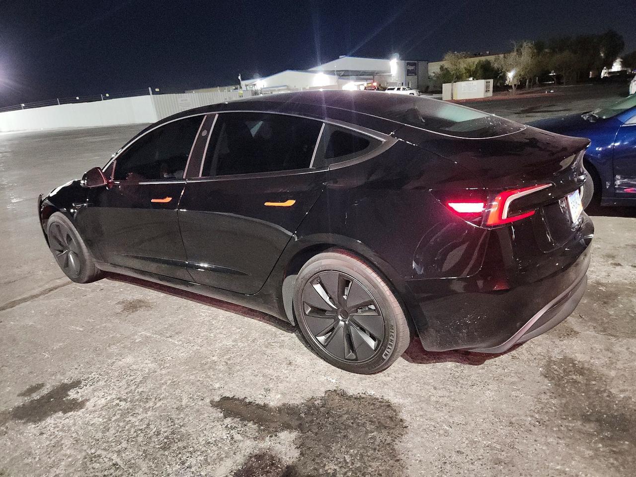2026 Tesla Model 3 - zdjęcie 2