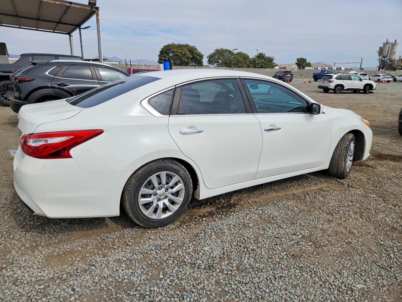 2017 Nissan Altima - zdjęcie 3