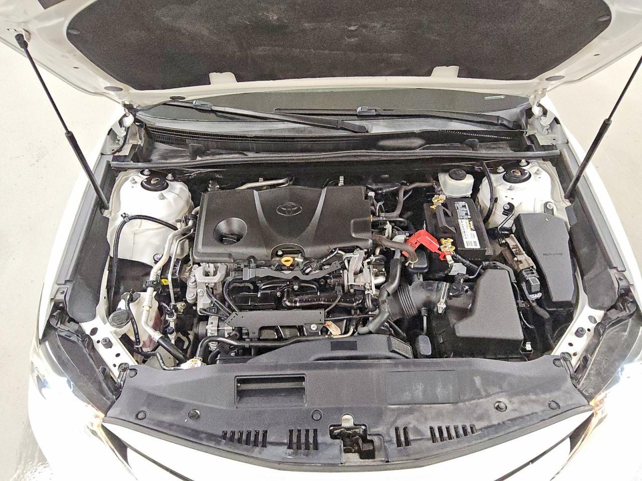 2020 Toyota Camry Le - zdjęcie 11