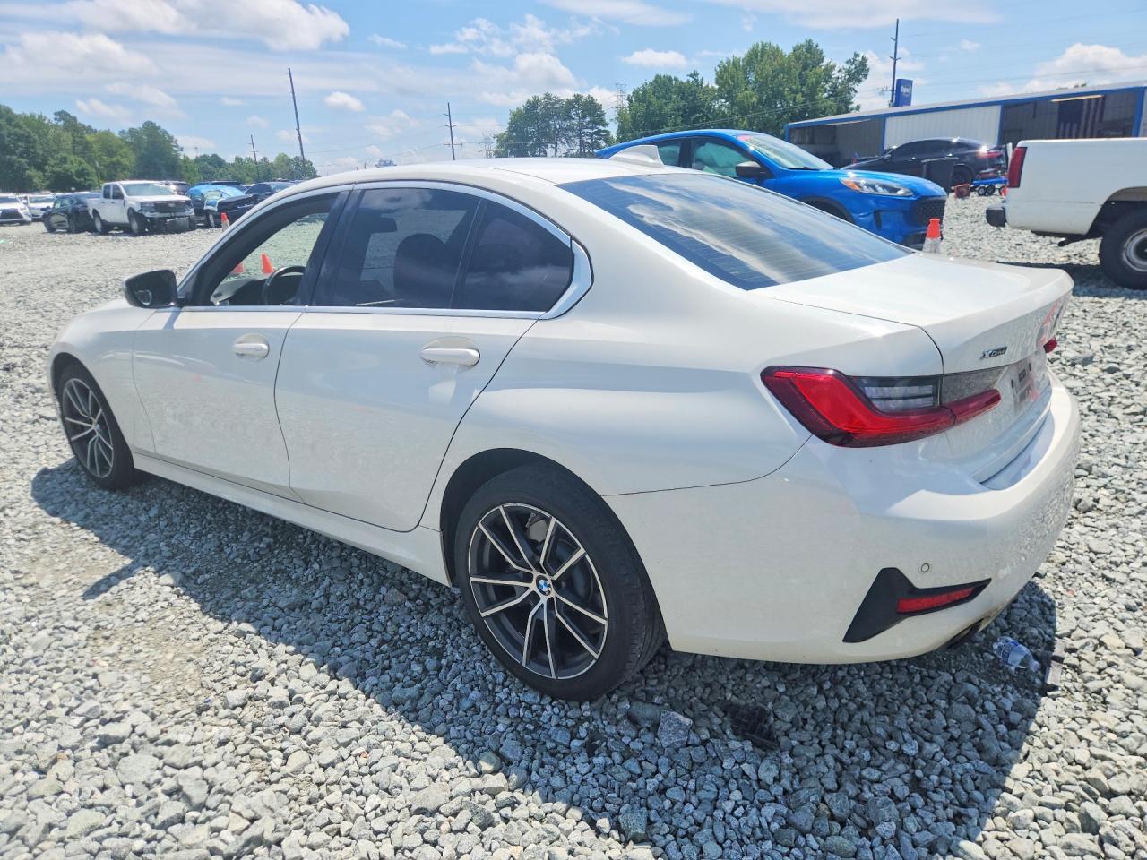 2021 BMW 330Xi - zdjęcie 2