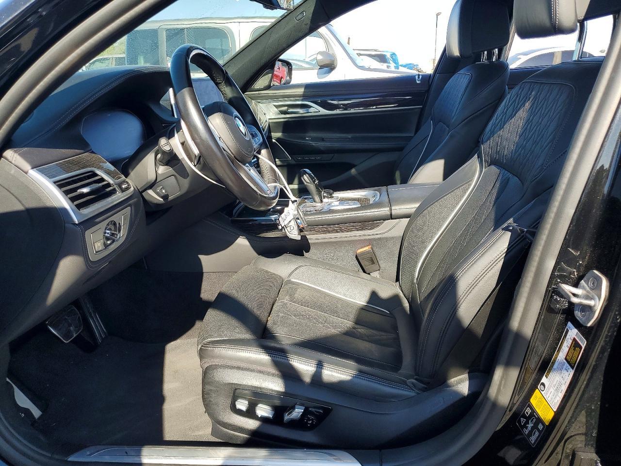 2021 BMW 750 Xi - zdjęcie 7