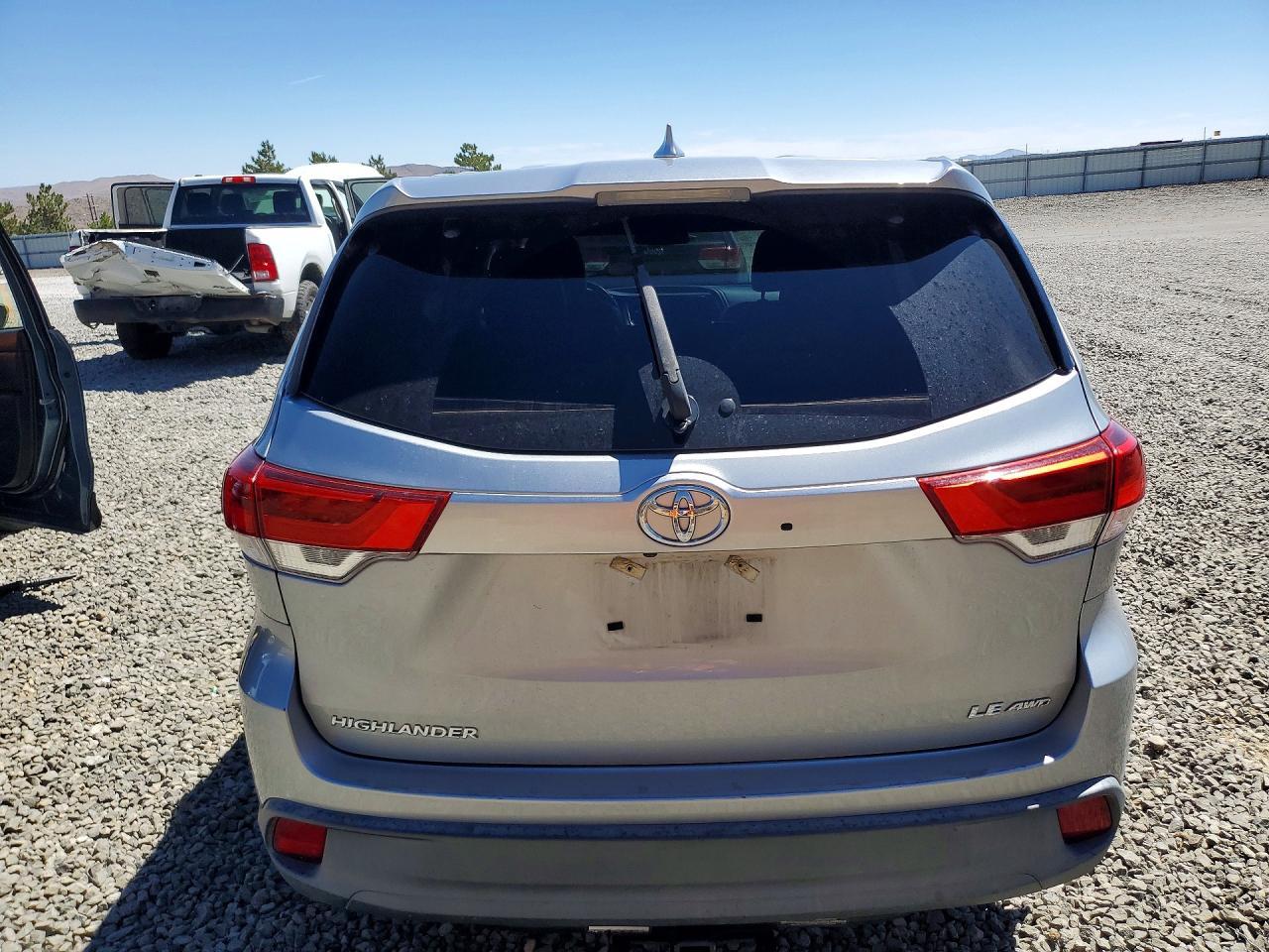 2018 Toyota Highlander Le Plus - zdjęcie 6