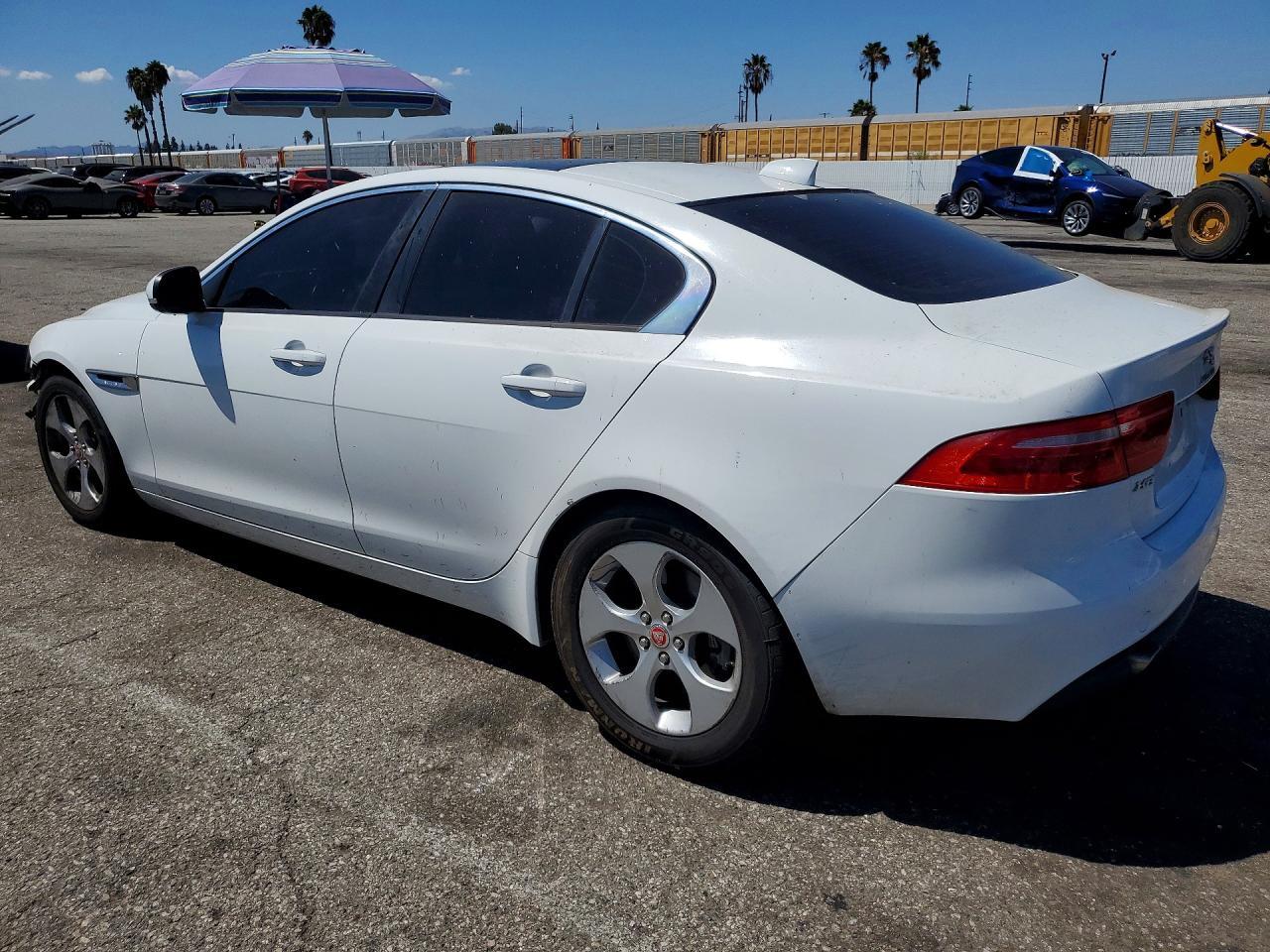 2018 Jaguar Xe - zdjęcie 2
