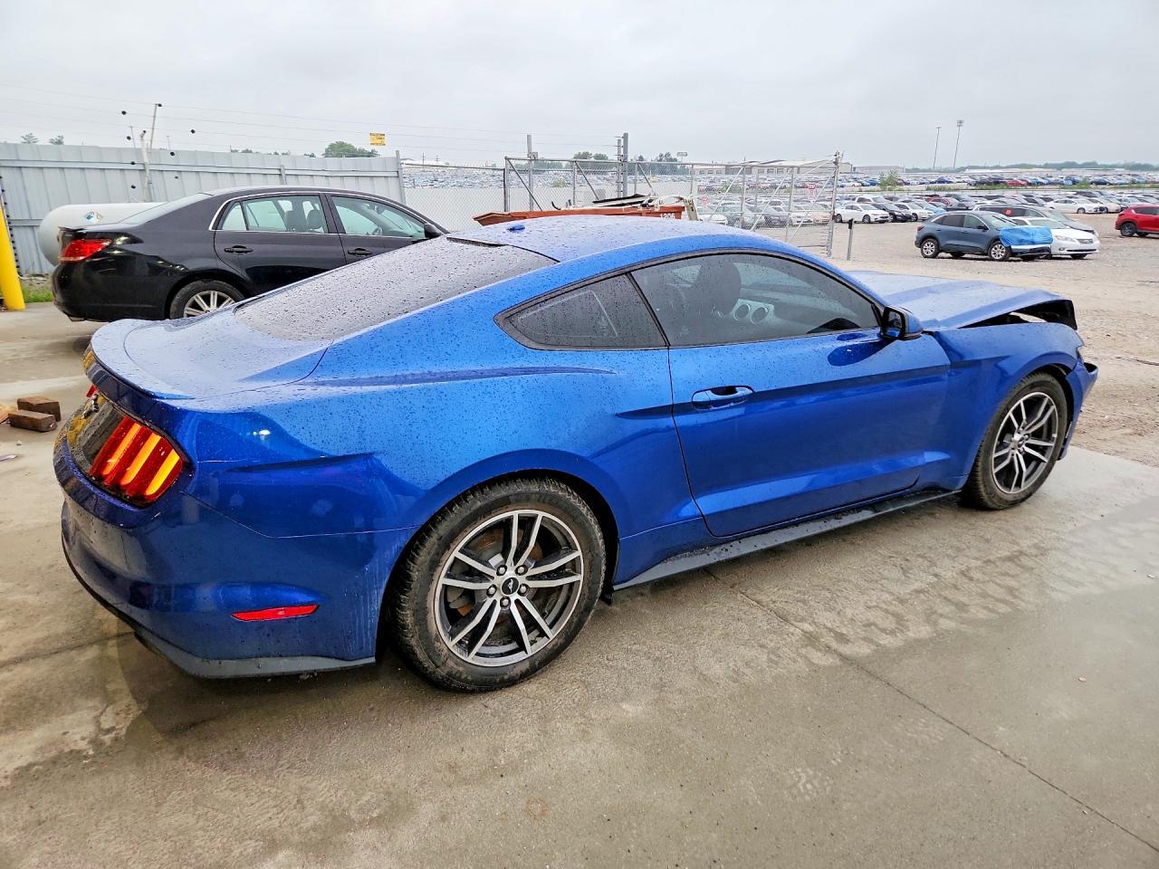 2017 Ford Mustang - zdjęcie 3
