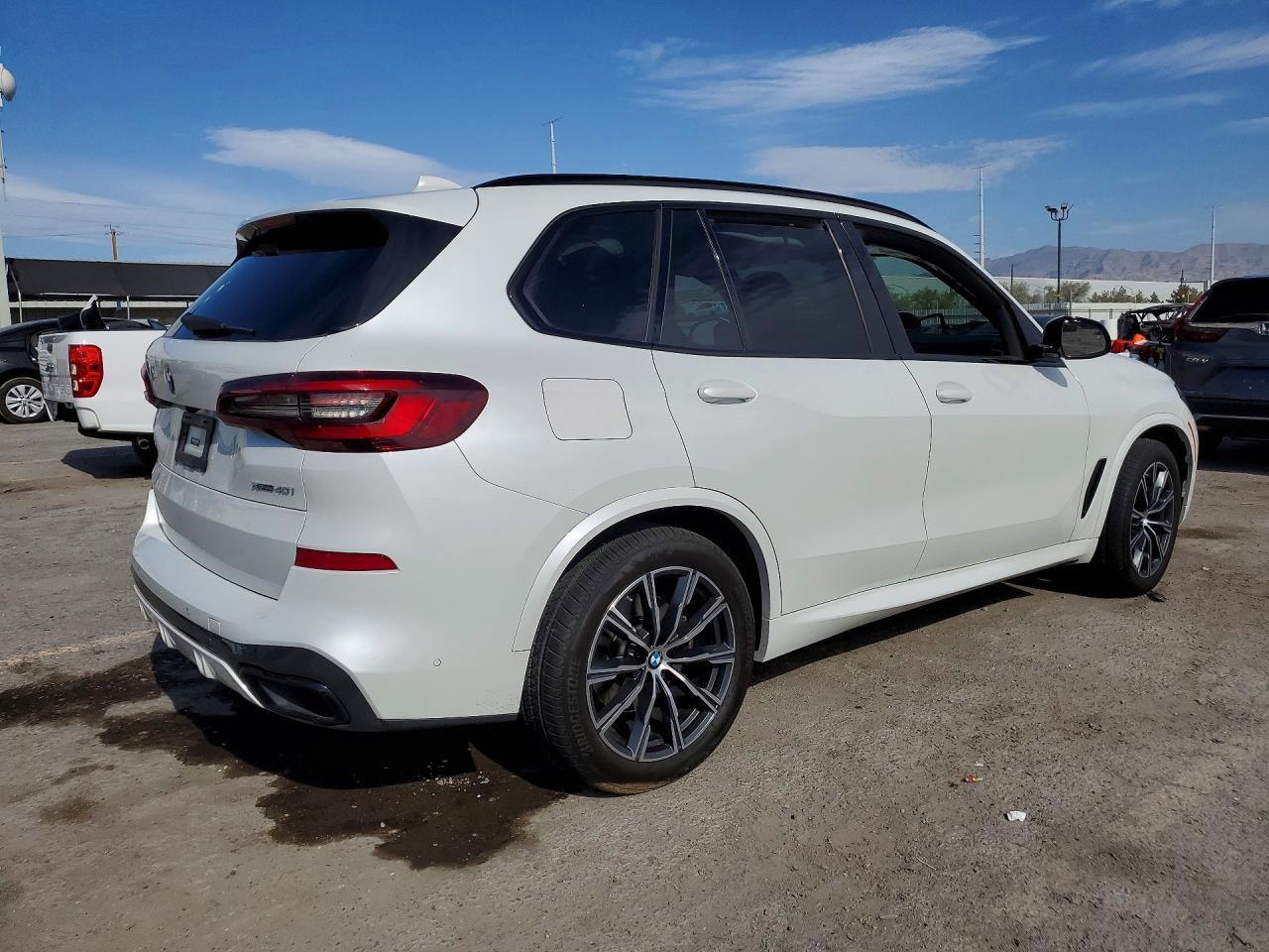 2022 BMW X5 xDrive40I - zdjęcie 3