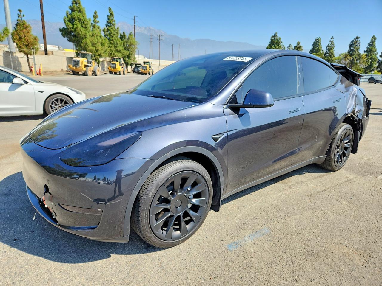 2025 Tesla Model Y - zdjęcie główne