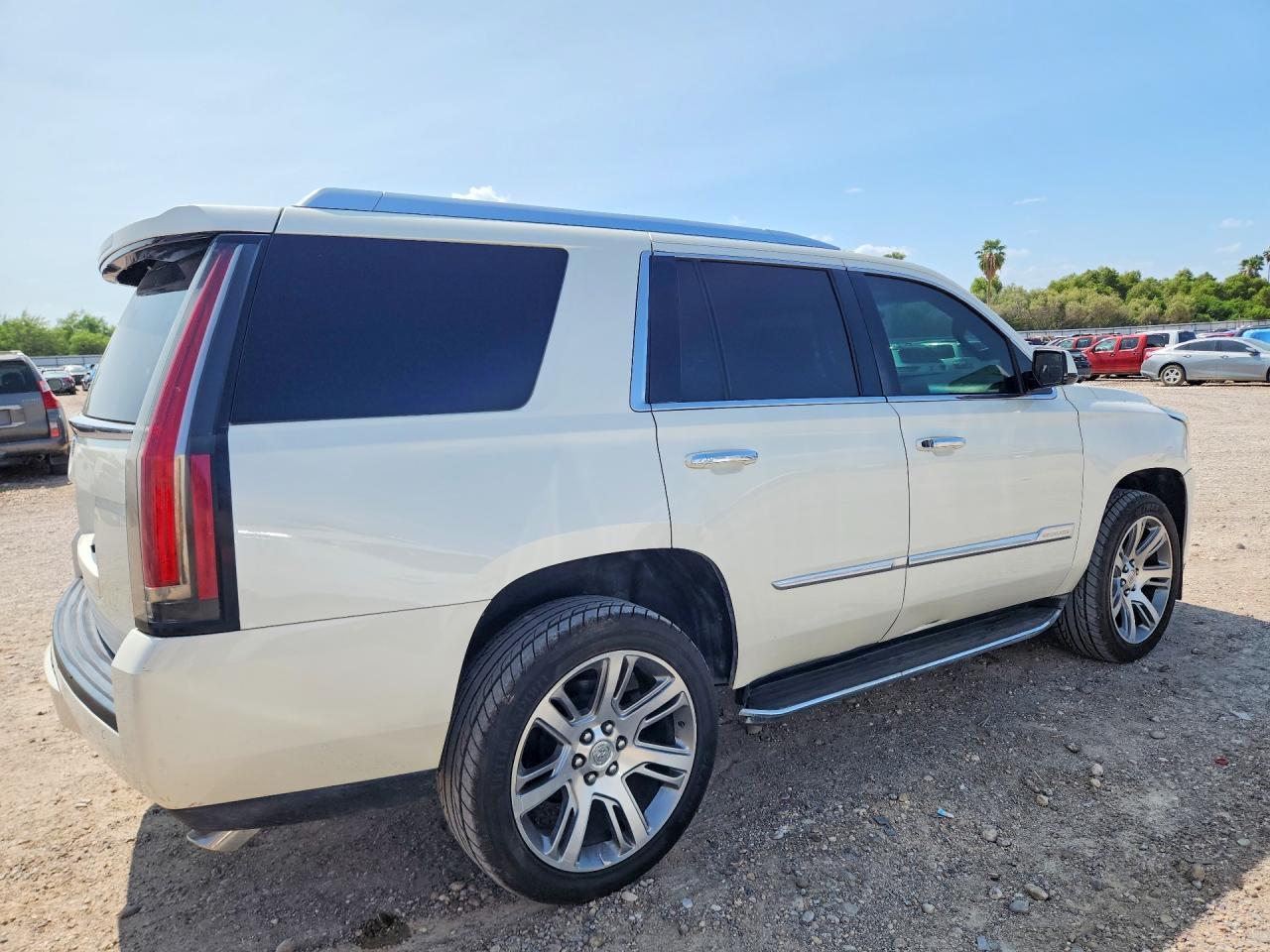 2015 Cadillac Escalade Luxury - zdjęcie 3
