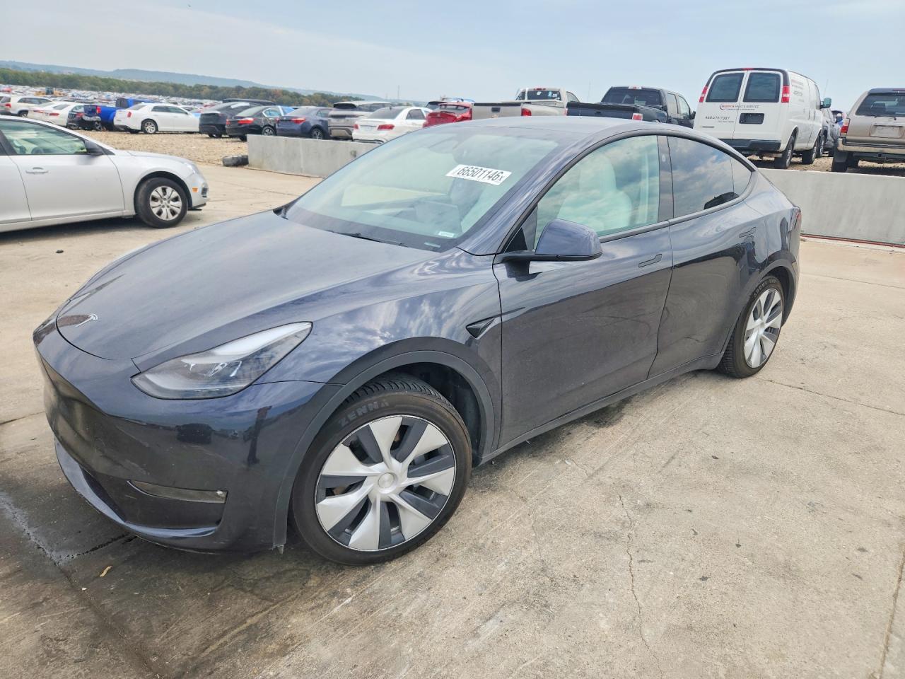 2024 Tesla Model Y - zdjęcie główne