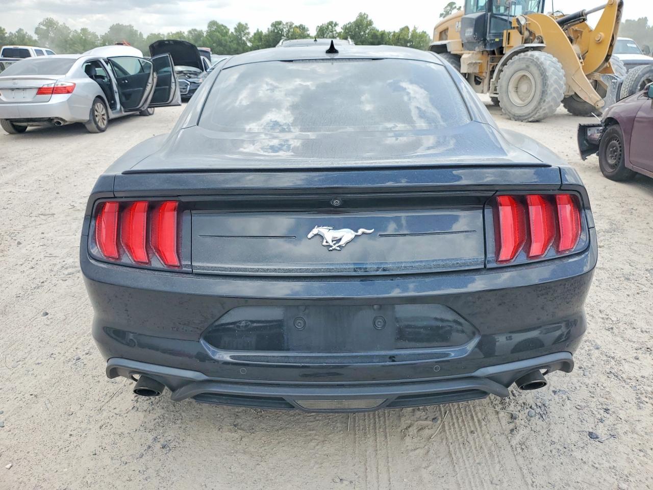 2021 Ford Mustang - zdjęcie 6