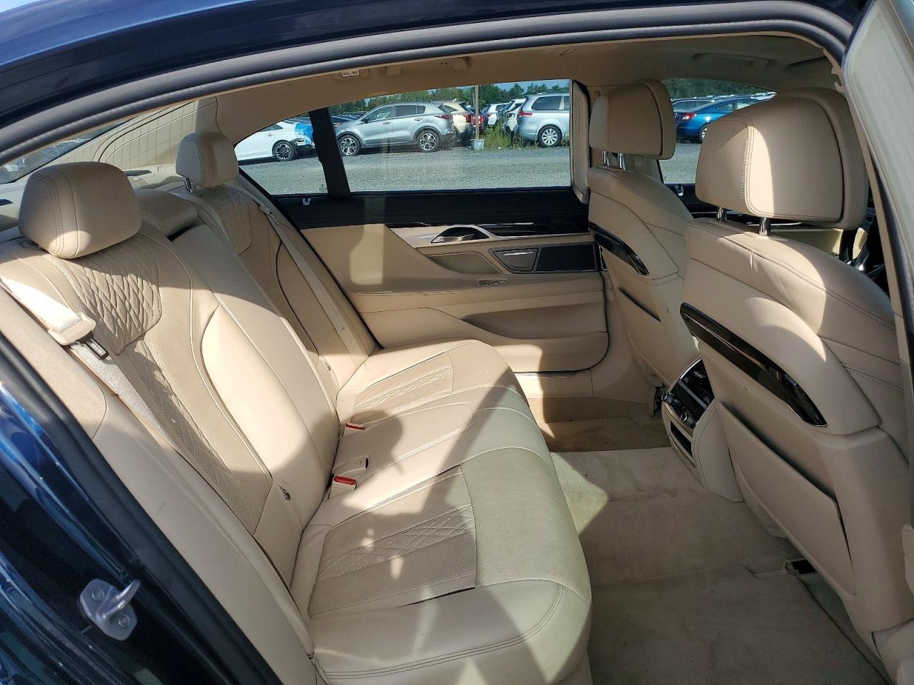2016 BMW 740 I - zdjęcie 10
