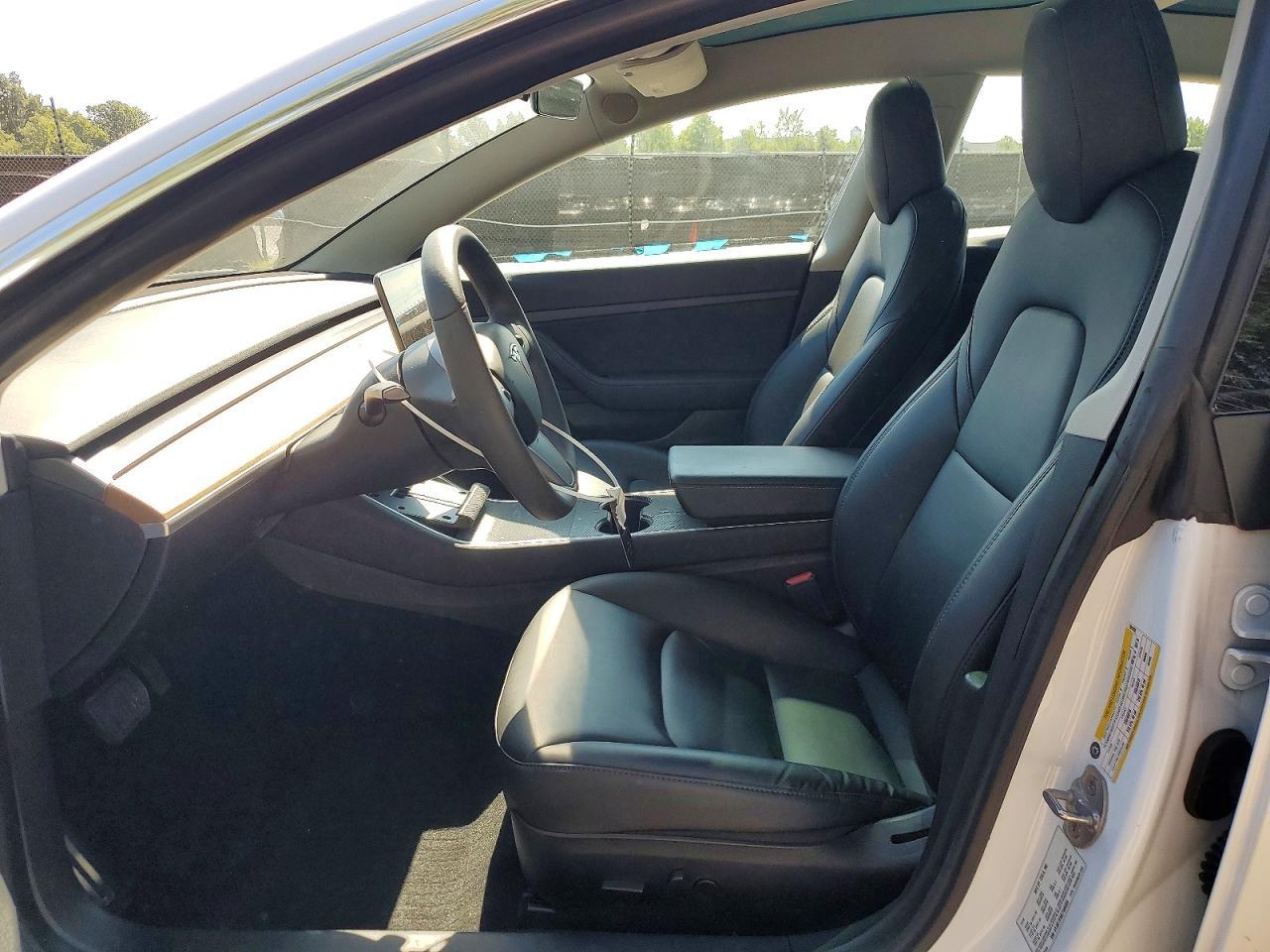 2020 Tesla Model 3 - zdjęcie 7