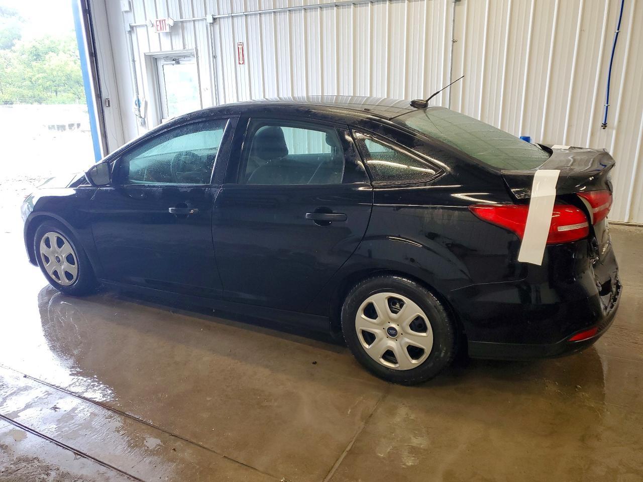 2016 Ford Focus S - zdjęcie 2