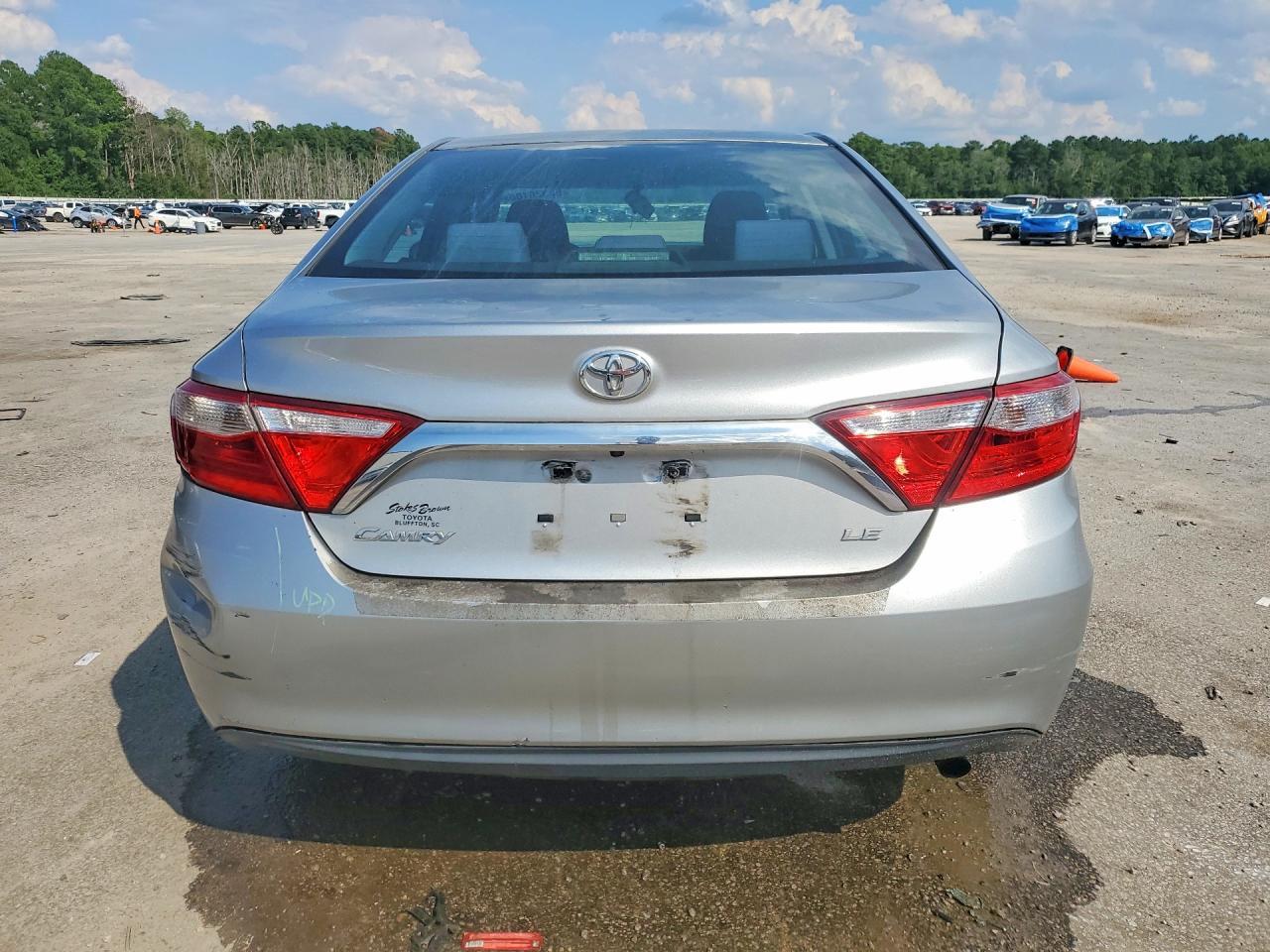 2015 Toyota Camry Le - zdjęcie 6