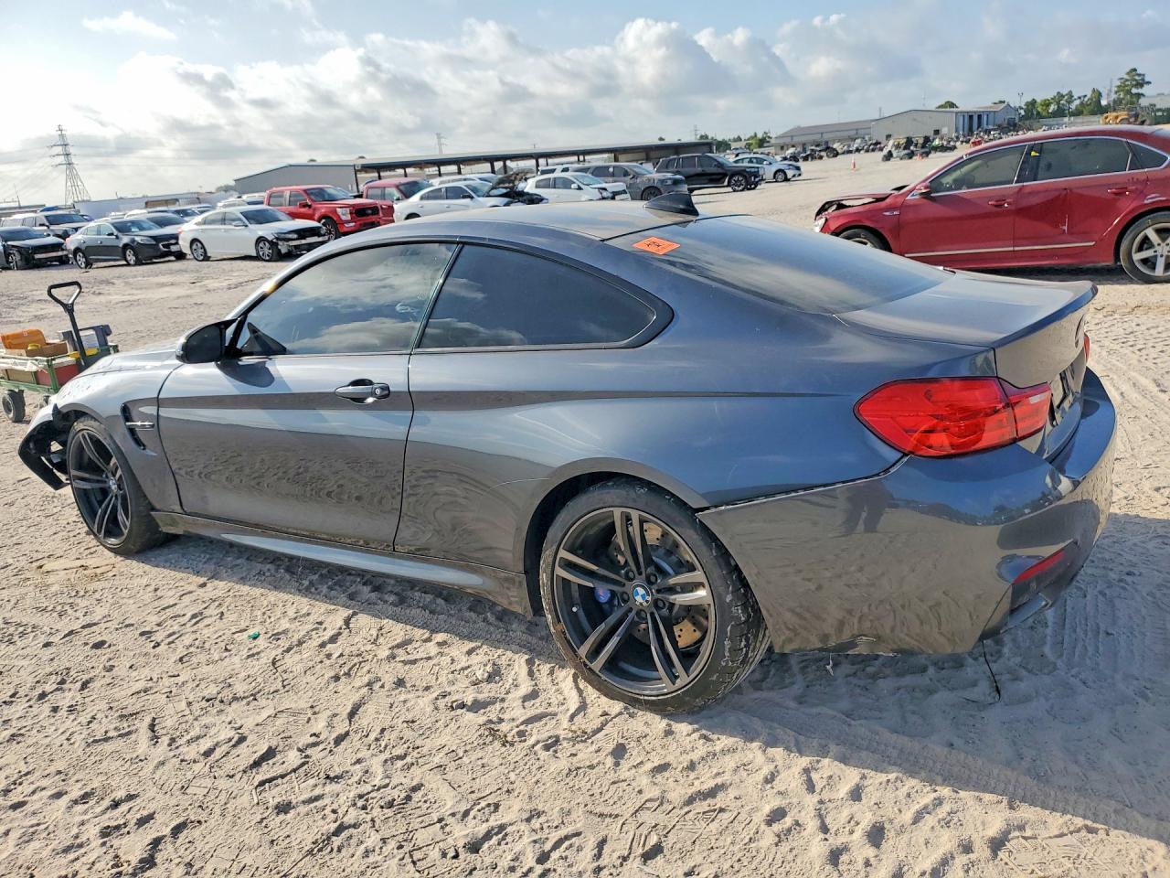 2015 BMW M4 - zdjęcie 2