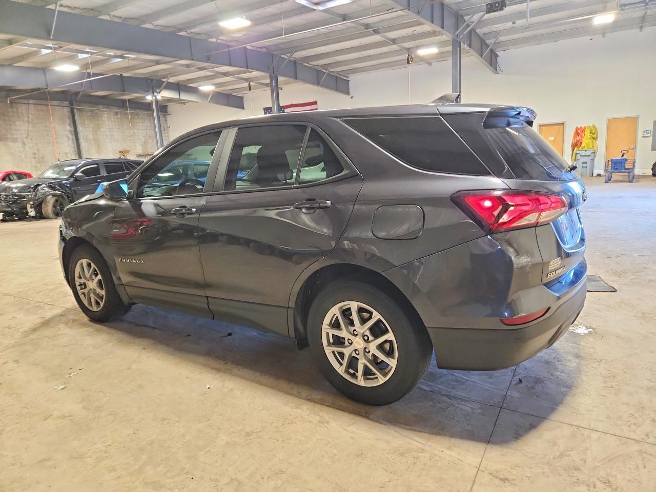 2022 Chevrolet Equinox Ls - zdjęcie 2
