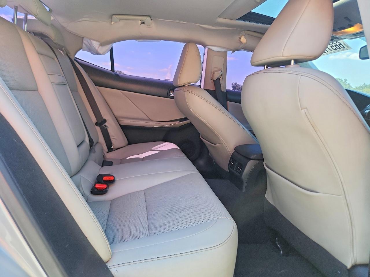 2016 Lexus Is 350 - zdjęcie 10