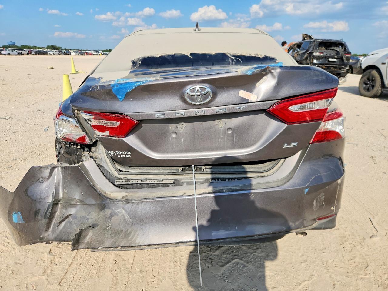 2020 Toyota Camry Le - zdjęcie 6