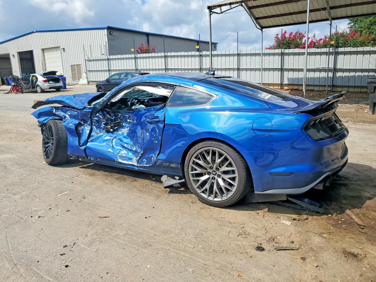 2022 Ford Mustang Gt - zdjęcie 2