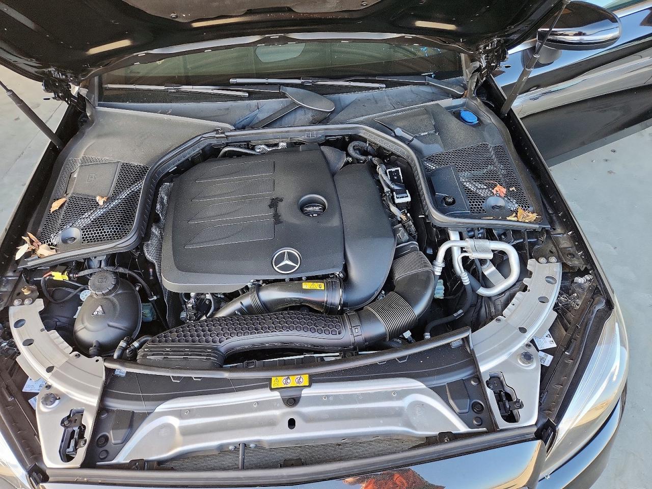 2023 Mercedes-Benz C 300 - zdjęcie 11