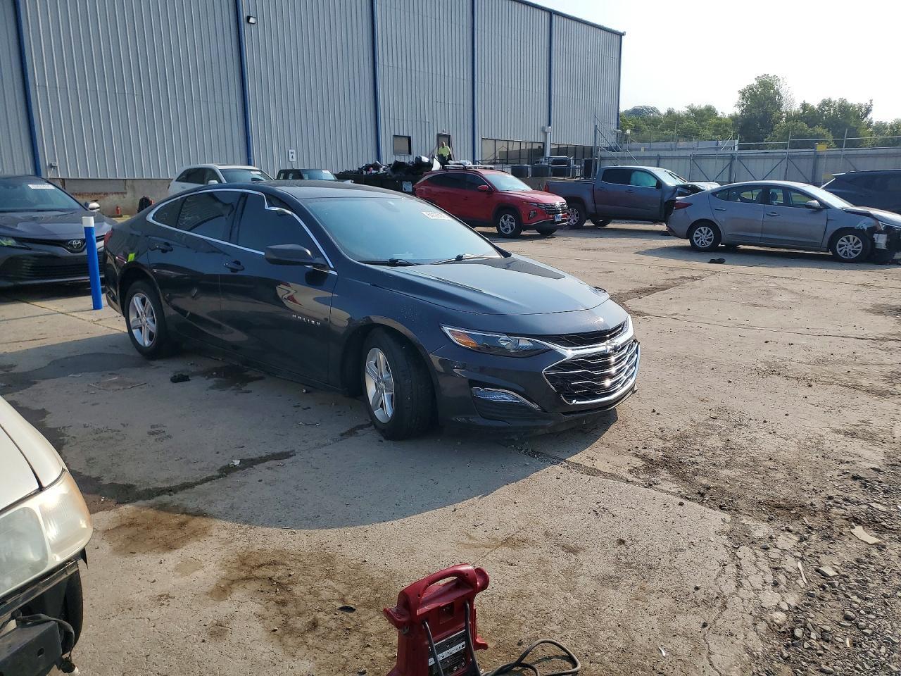 2022 Chevrolet Malibu Ls - zdjęcie 4