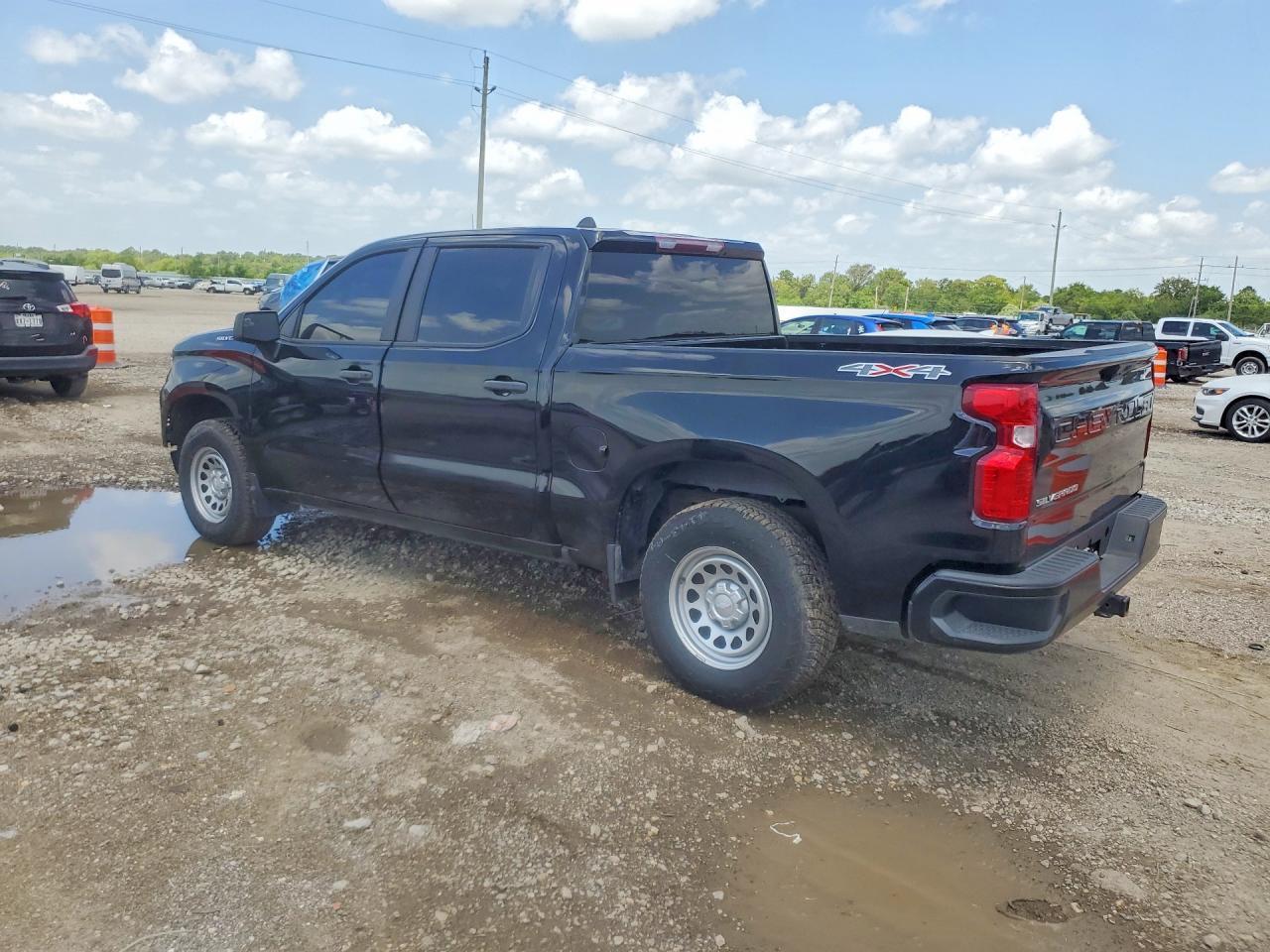 2023 Chevrolet Silverado K1500 - zdjęcie 2