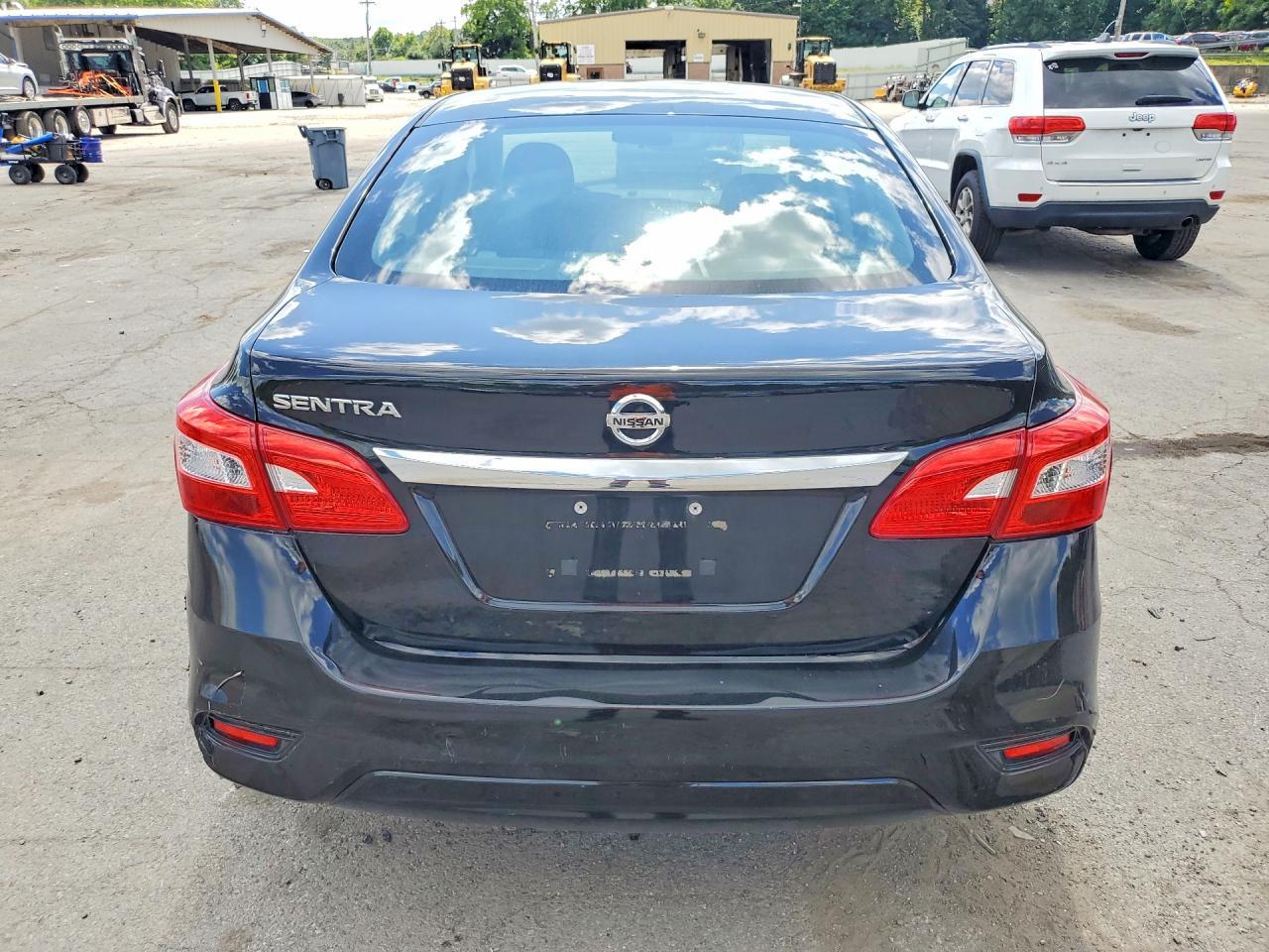 2019 Nissan Sentra S - zdjęcie 5