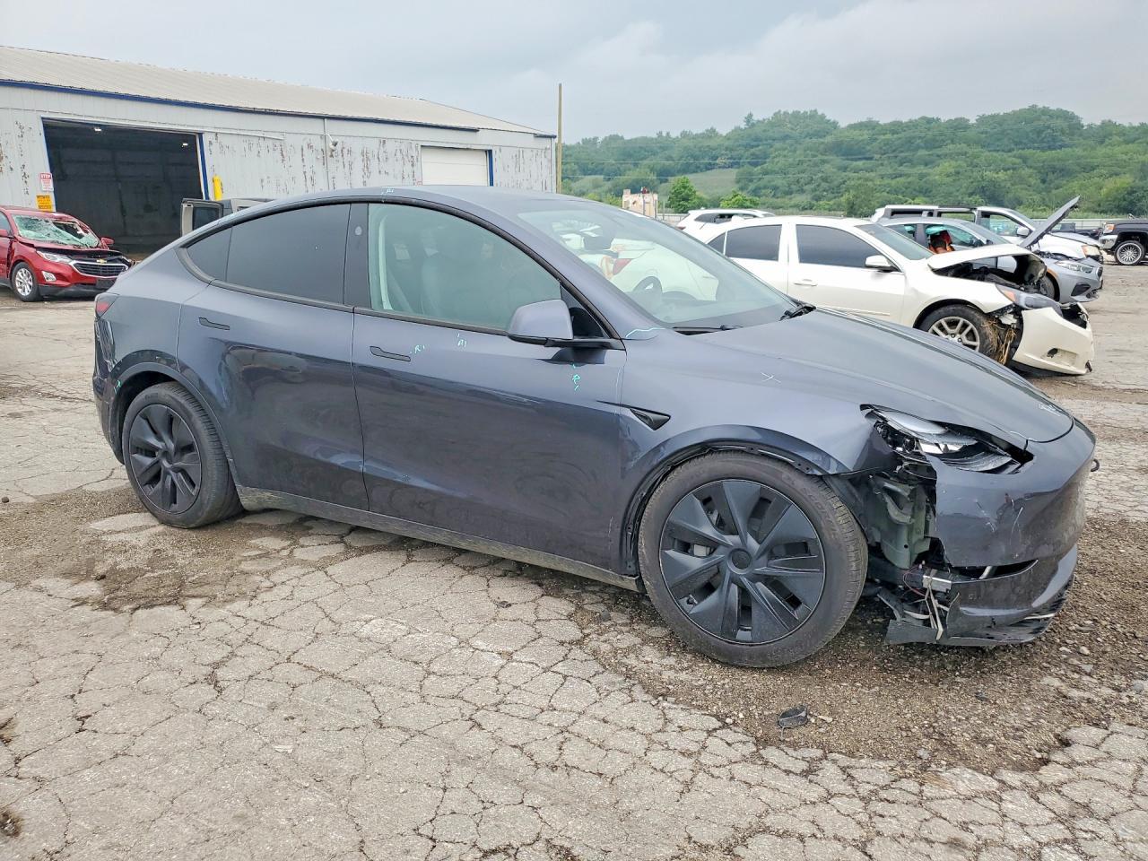 2025 Tesla Model Y - zdjęcie 4