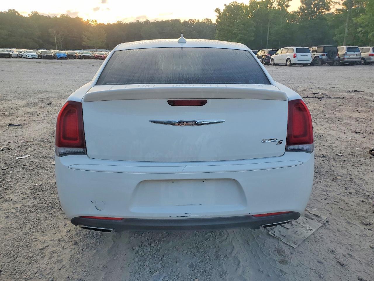 2020 Chrysler 300 S - zdjęcie 6