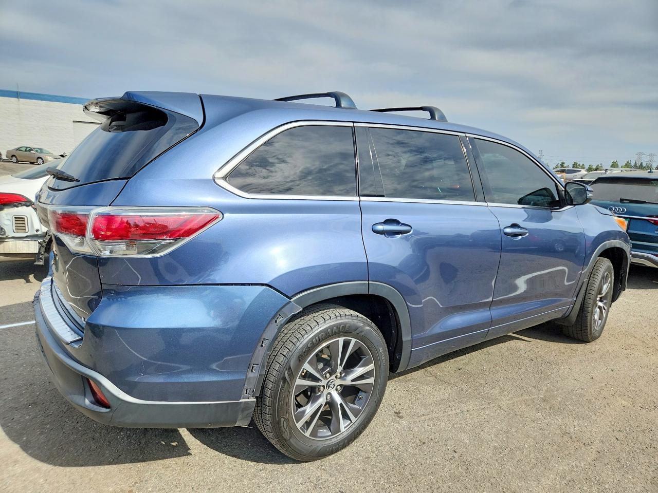 2015 Toyota Highlander Le - zdjęcie 3