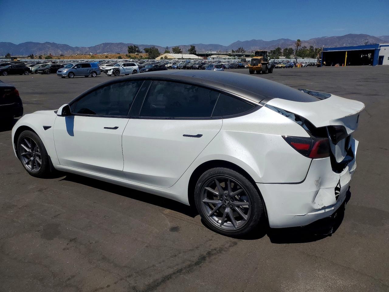 2023 Tesla Model 3 - zdjęcie 2